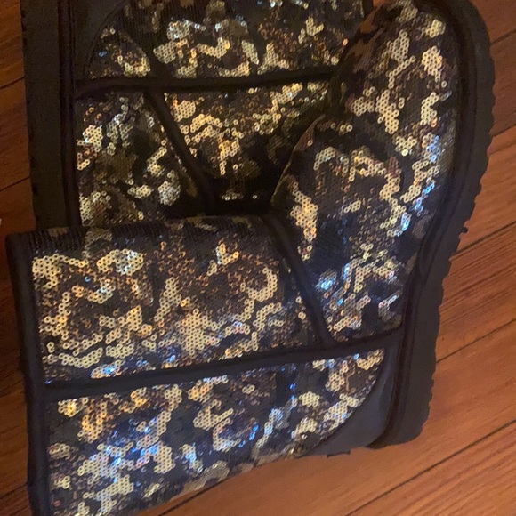 Sequins gold and black Ugg's - Picture 8 of 8